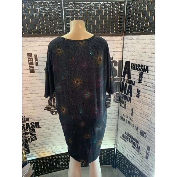 LulaRoe L Black Dot Galazy Print Crew Neck Step-Hem fitted 1/2 Sleeve Top - Picture 4 of 6